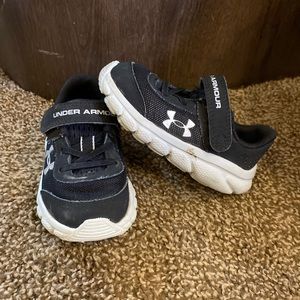 Under armor toddler tennis shoes